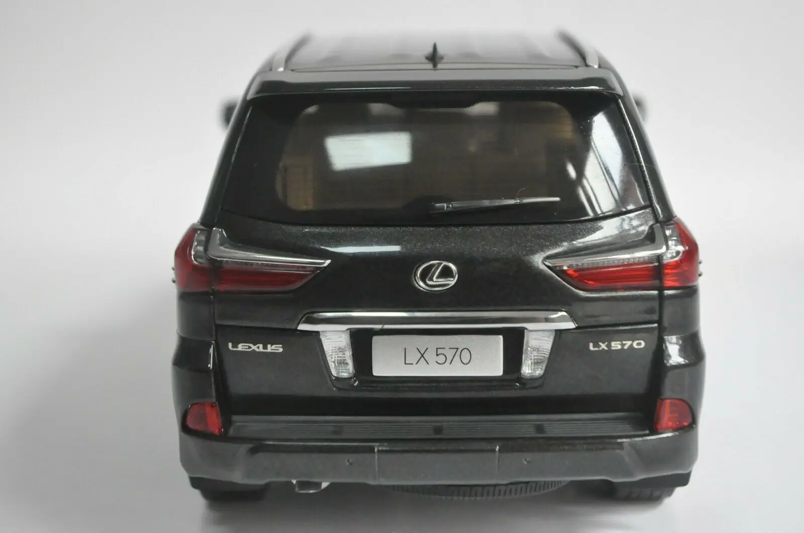 Модель литая в масштабе 1:18 для Lexus LX570 2019 черный Внедорожник игрушечный