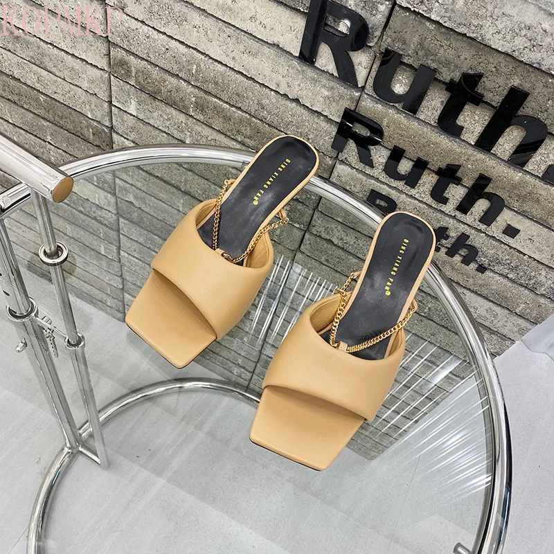 

European and American Spring and Summer New Style Lady Simple Temperament Soft Surface Chain Short Heel Square Head Sandal