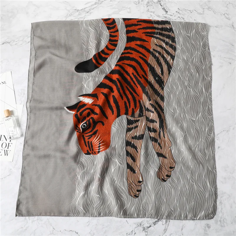 

2021 New Fashion Tiger Print Women Cotton Brand Designer Foulard Ladies Large Shawls Pashmina Bandana Female Headscarf Hijabs