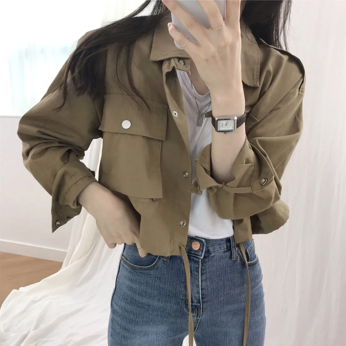 Куртка-бомбер женская укороченная с воротником-поло и карманами | Женская одежда