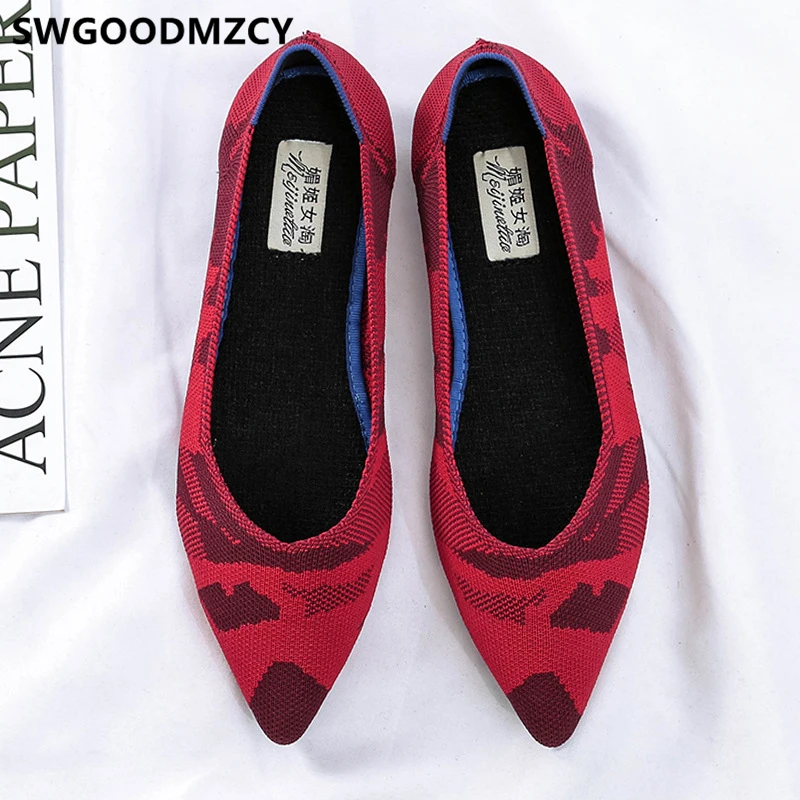 Туфли женские с острым носком лоферы плоская подошва удобная черная модная