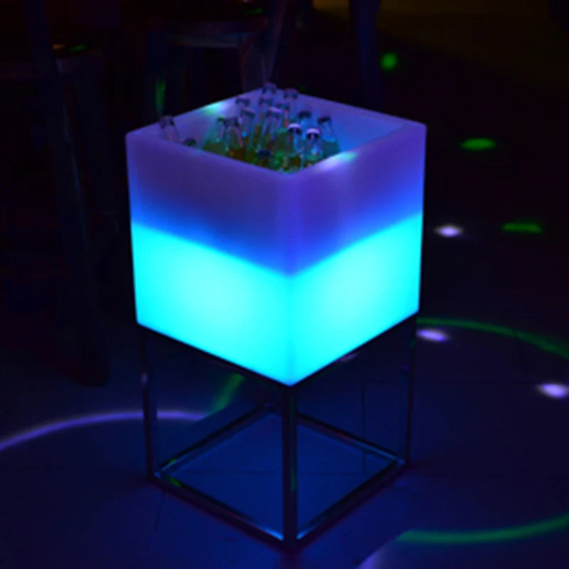 للبيع رائجة البيع اللون LED مضيئة دلو للثلج زهرة وعاء صندوق تخزين مكعب بار البراز مضيئة زجاج عرض المياه خزانة