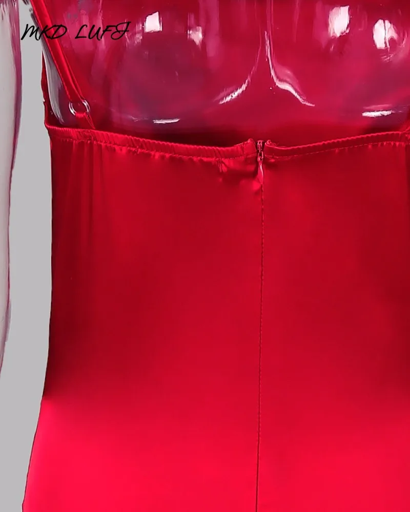 Летнее облегающее платье на бретельках с разрезом женское однотонное красное