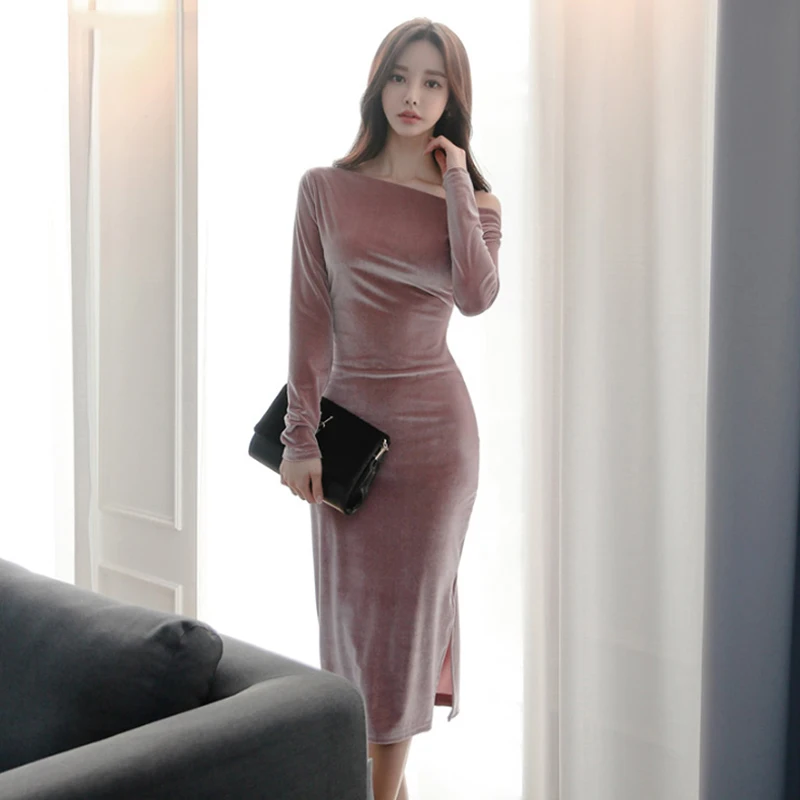 Женское облегающее платье с вырезом лодочкой и разрезом сбоку | Женская одежда