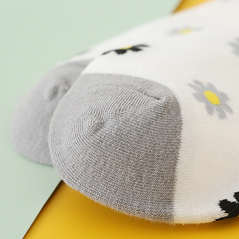 

Daisy Cotton Black short socks Women ladies flower Plant sock funny girl harajuku sokken Fashion Casual Female socken kawaii sox
