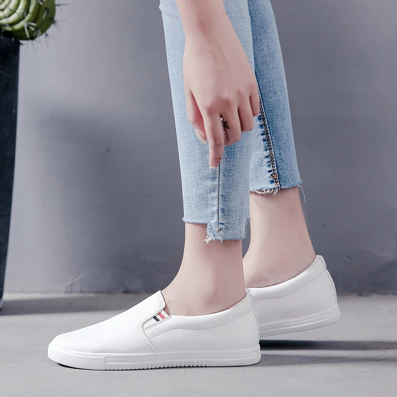 

Little White Shoes Women 2020 New Summer Thick Bottom Fashion Flats Soft Bottom New Wild Explosion Models Breathable Old Shoes