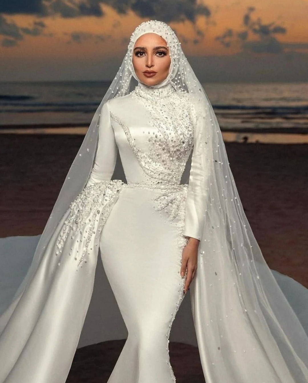 

2021 Muslim Mermaid Wedding Dresses with Detachable Train Satin Beaded Bridal Gowns Pearls Hijab Custom Made Luxury robes