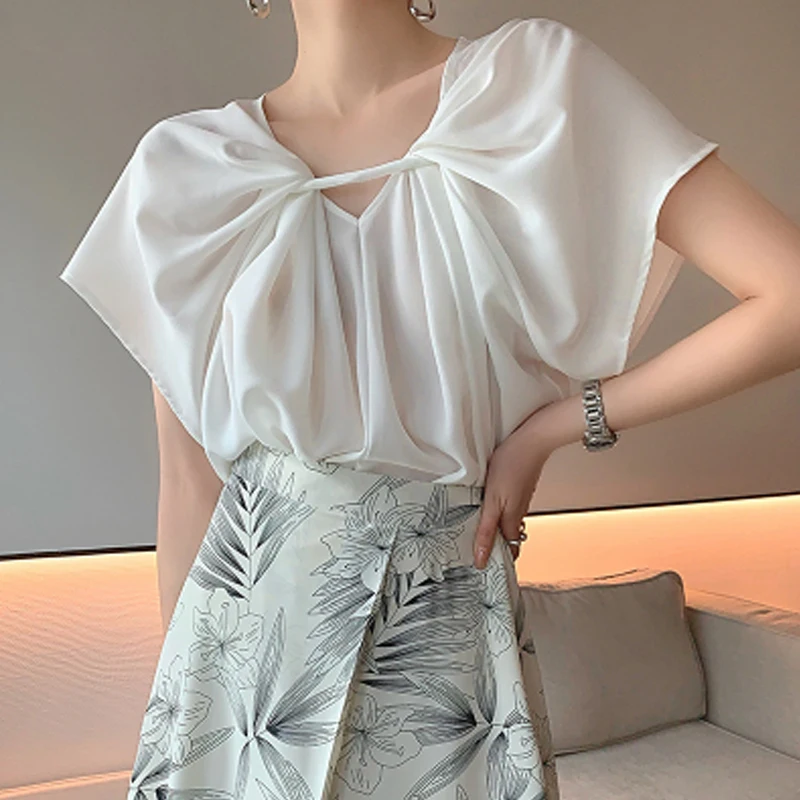 

French Elegance Pleated V Neck Blouse Ladies Summer New Loose Blue Sleeveless Shirt White Chiffon Tops Shirt Women Plus Size