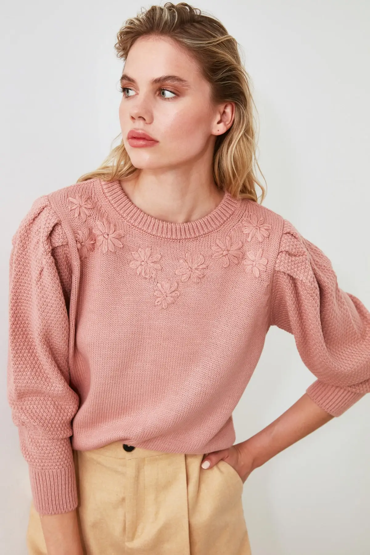 

Trendyol Embroidered Knitwear Sweater TWOAW21KZ0286