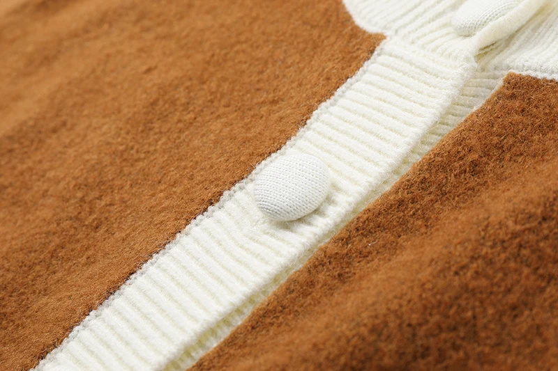 

[EAM] Caramel Knitting Cardigan Pocket Sweater Loose Fit Round Neck Long Sleeve Women New Fashion Spring Autumn 2021 1DD6811