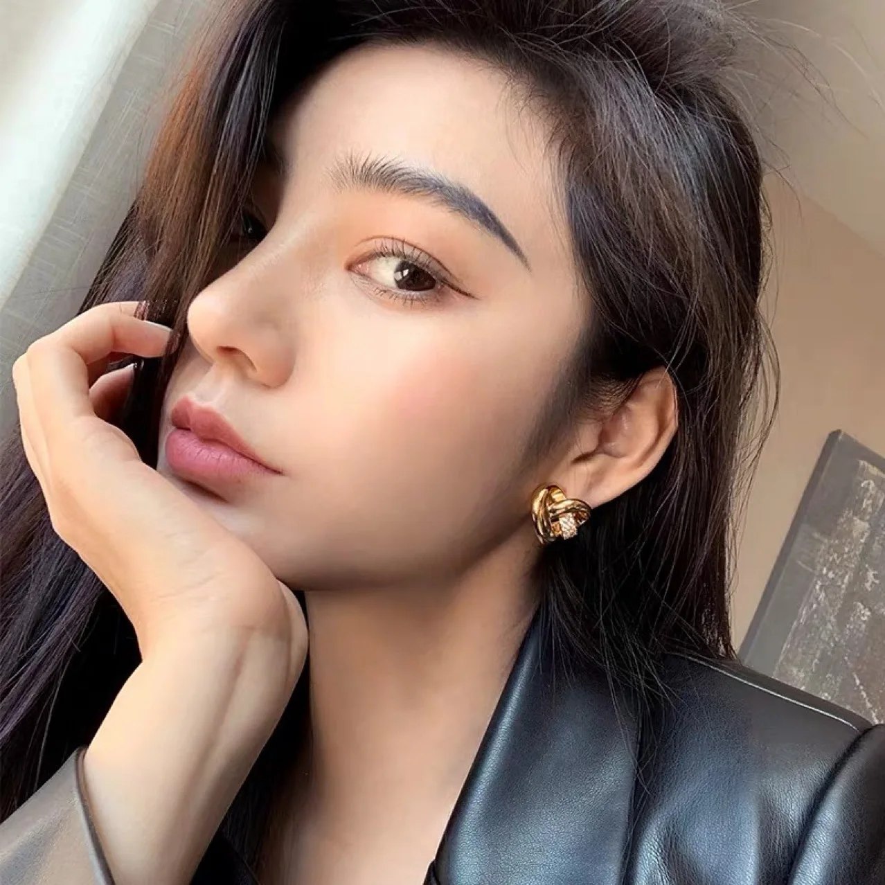 

Gold-plated real gold heart stitching rhinestone earrings