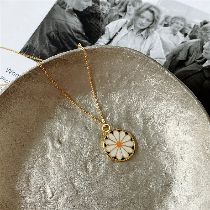 

POFUNUO Real 925 Sterling Silver Drop glaze Daisy Pendant Necklace For Women Exquisite Niche 18K Gold Plated Chic Necklace 2020