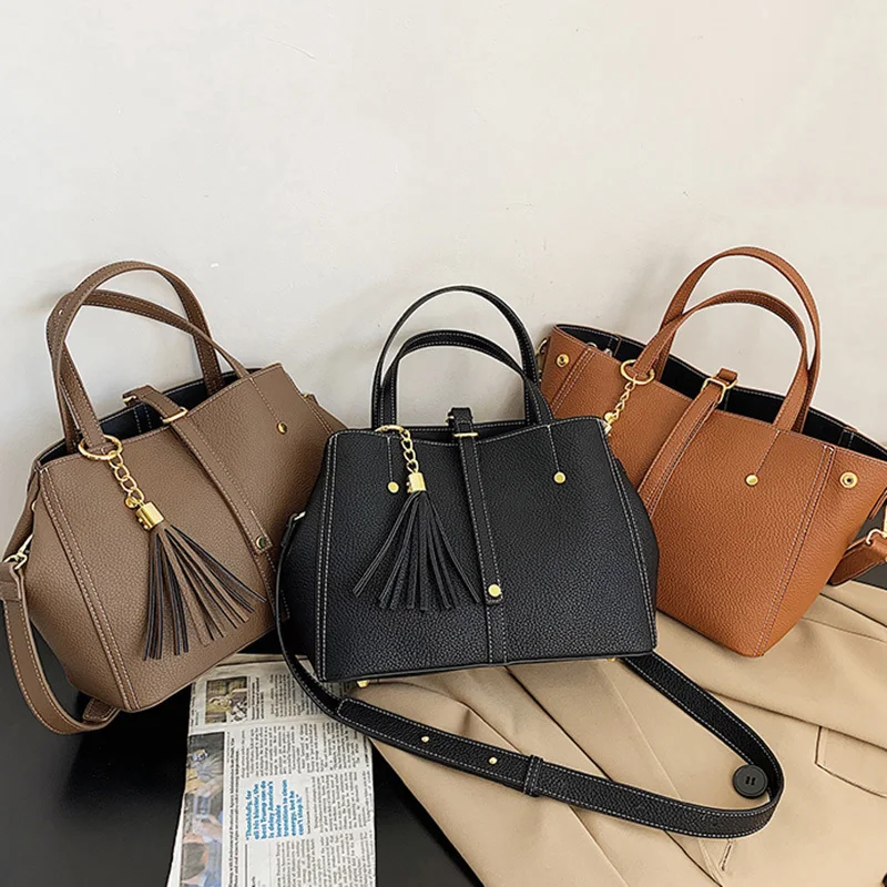 

[EAM] Women New Luxury Elegant Handbag PU Leather Flap Personality All-match Crossbody Shoulder Bag Fashion Tide 2021 18A1709