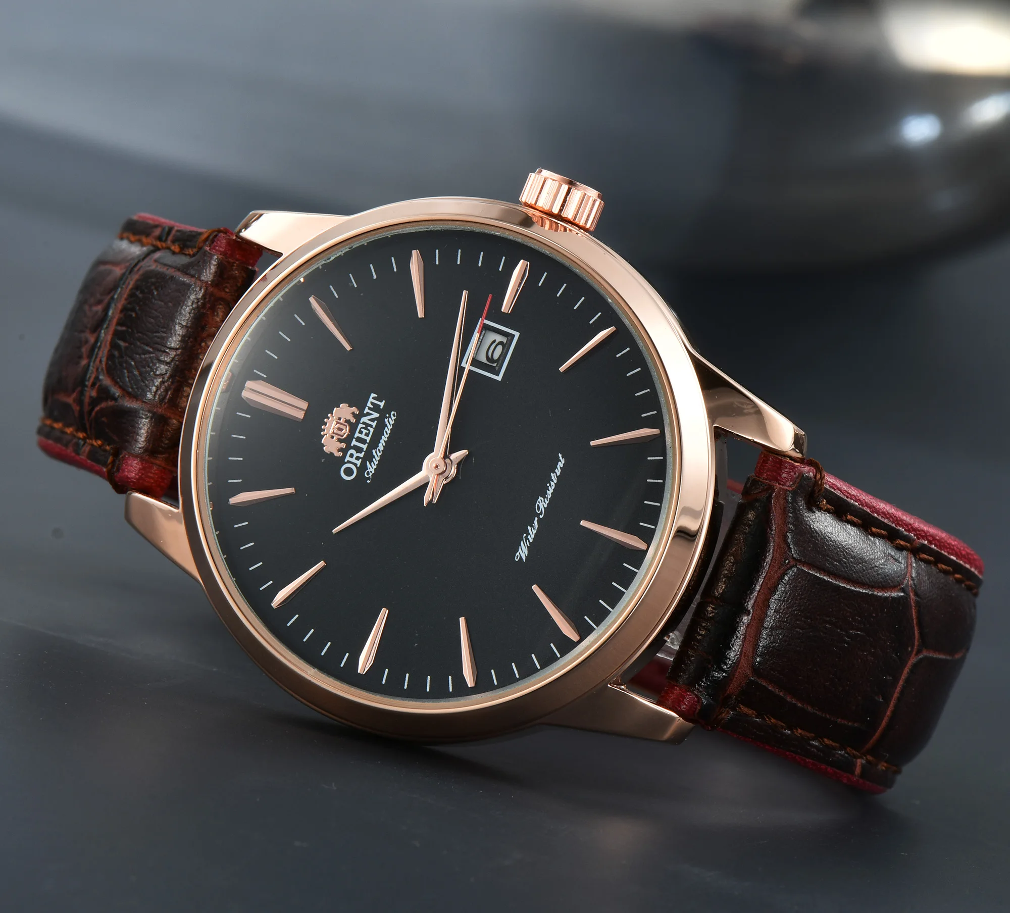 

Latest Men's Classic Stainless Steel Case Automatic Luminous Calendar Men's Quartz Watch 968
