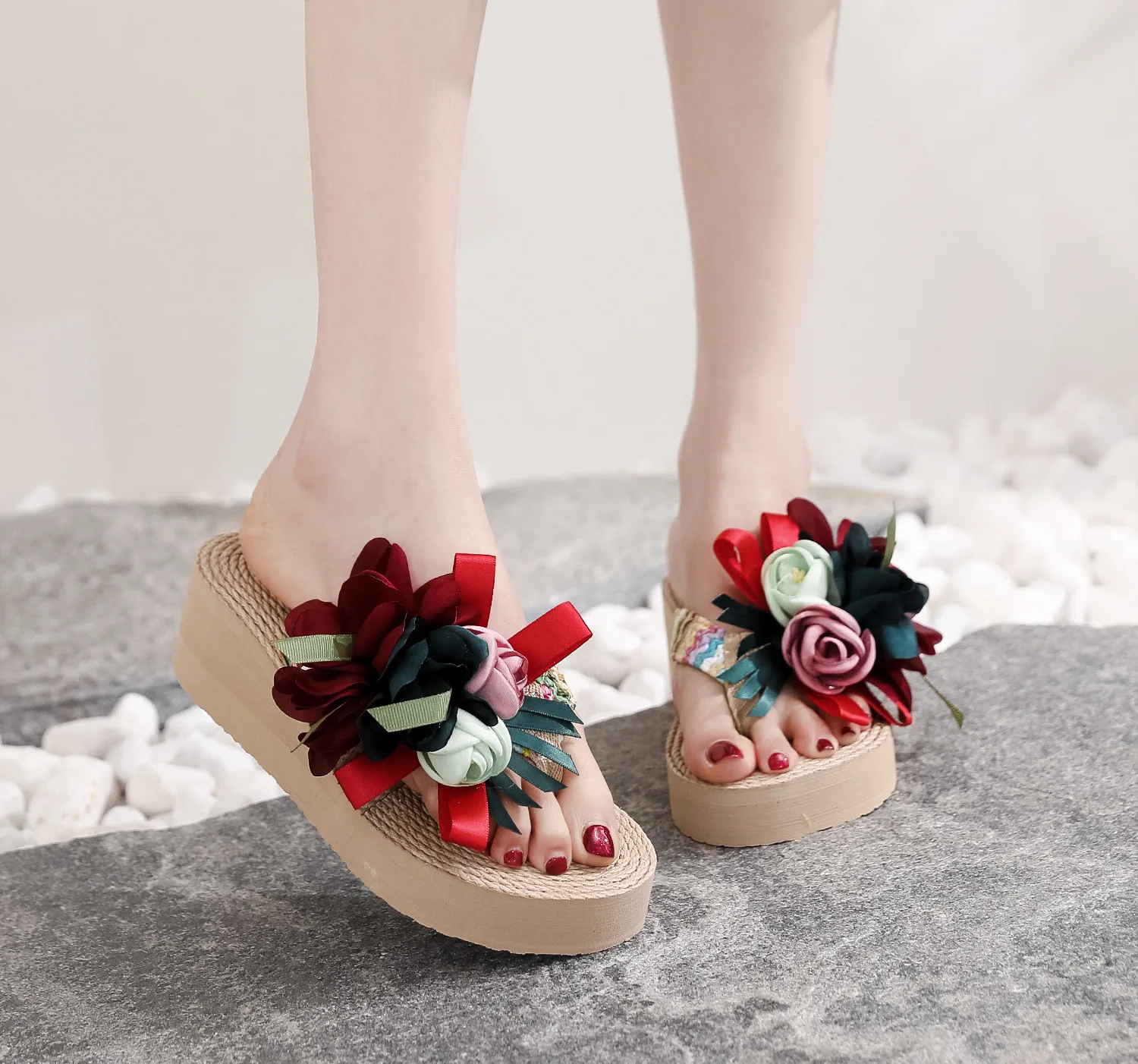 

Low Slippers Casual Rubber Flip Flops Flower Shoes Woman 2021 Heeled Mules Shale Female Beach Luxury Hawaiian High Sabot Slides