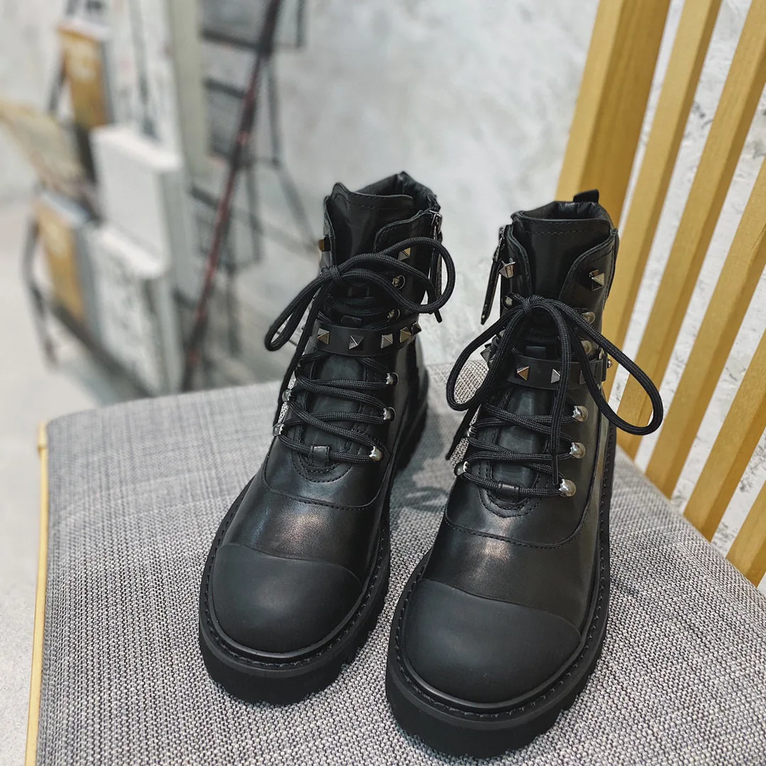 

Повседневные дизайнерские модные женские ботинки, черные ботинки челси на толстой подошве со шнуровкой и шипами, женские ботинки из натура...