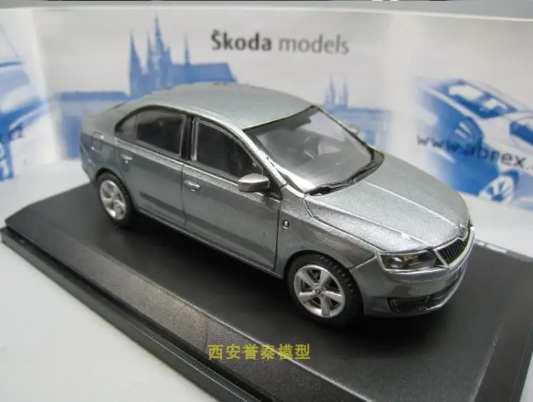 Высокое моделирование 1:43 сплав SKODA RAPLD модель автомобиля, раздвижные детские игрушки