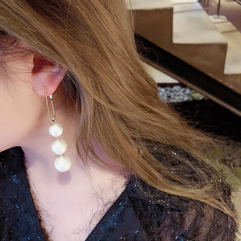 

2021 New Korean Big Simulated Pearl Ball Temperament Dangle Earrings For Women Wedding Jewelry Statement Party Pendant Gifts
