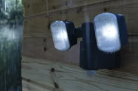 Прожектор с датчиком движения, работает от батареек, купил для освещения дороги у частного дома#4