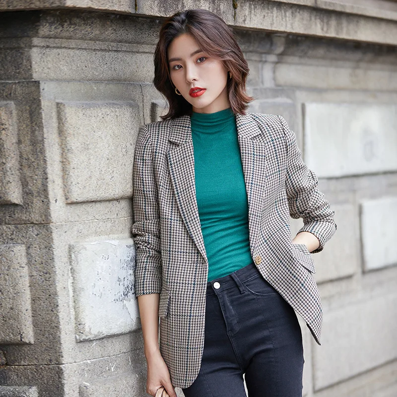 

The woman in the grid suit jacket closed her waist polyester double breasted regular blazers coat long-sleeve notched collar