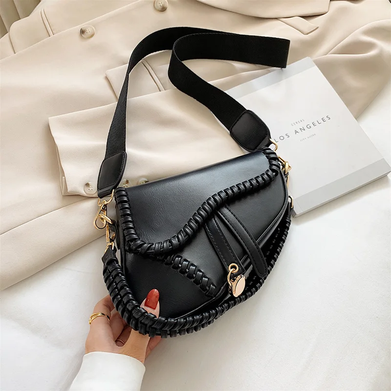 

2020 New Summer New Women's Pillow Bag Classic Woven Handbag Light Luxury Fashion Single Shoulder Messenger Bag