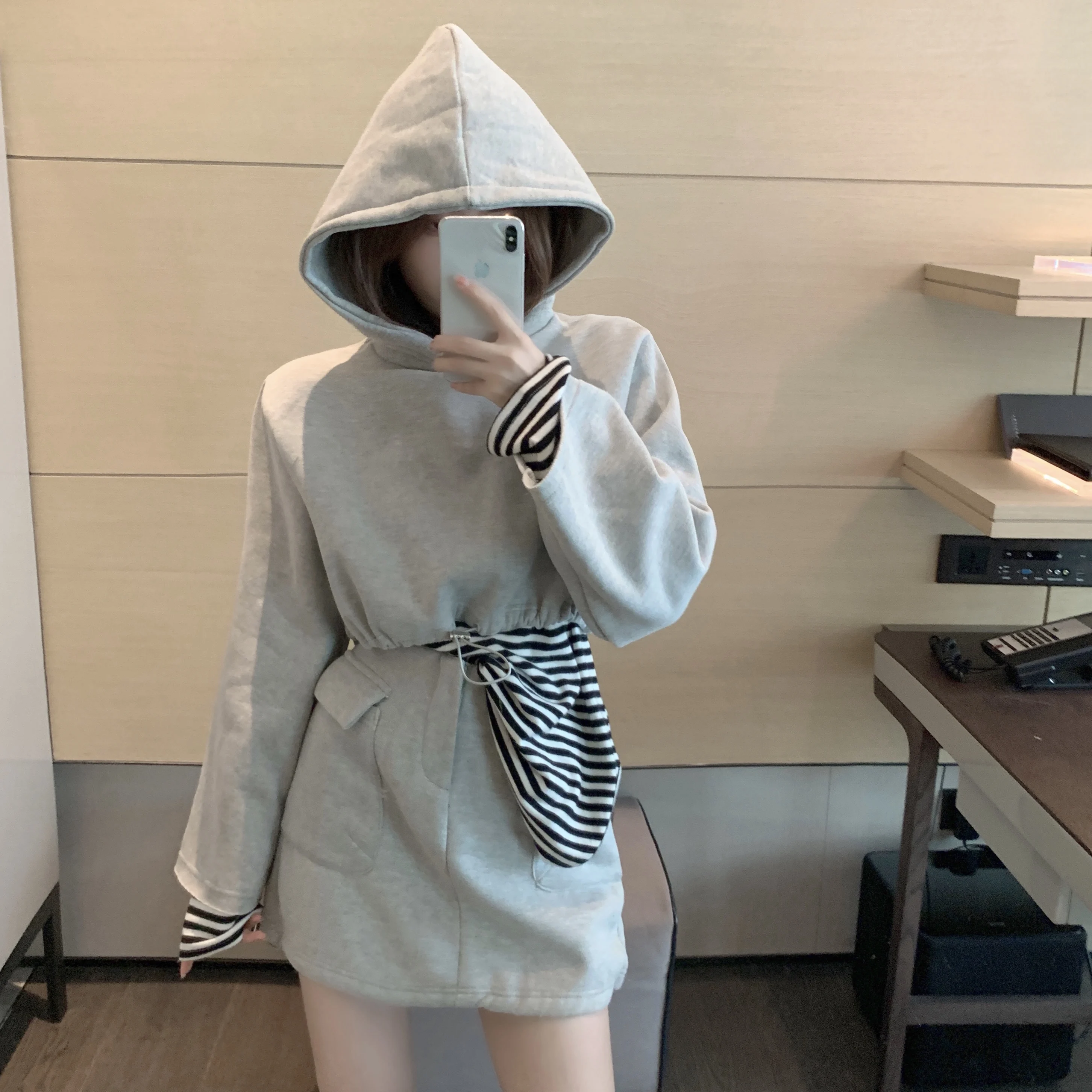 

New Elastic Waist Short Sweater Hoodie