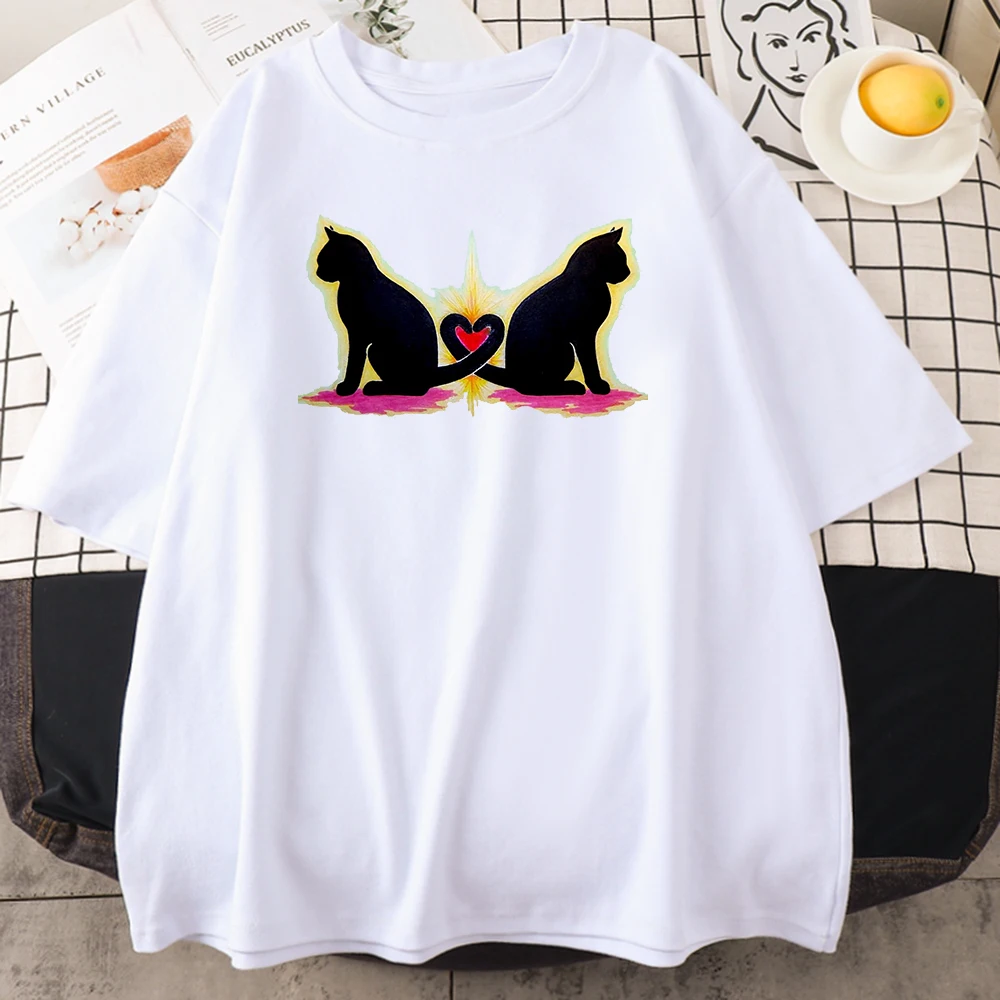 

Cats With Their Tails Connected Into Love Print Women T Shirt High Quality Tops Summer Soft T Shirts Fashion Vintage Tshirts Man