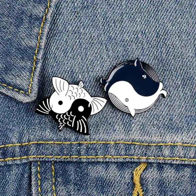 Инь Ян тайцзи эмали штырь пользовательские Koi КИТ Броши Одежда Рубашка лацкан