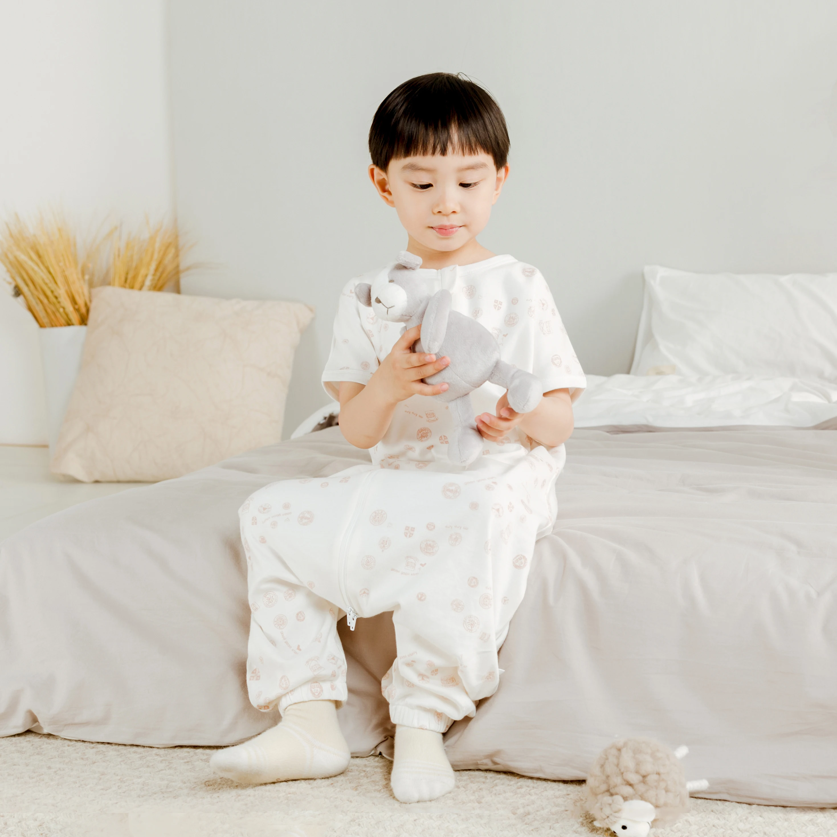 Спальный мешок для коляски для младенцев с разделенными ножками, летний короткий анти-типи, с рисунком карикатурных персонажей.