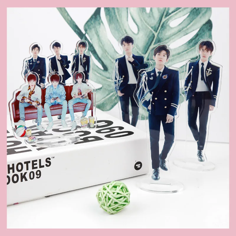 

KPOP TFboys My Friend фигурка на акриловой подставке Board настольное украшение JACKSON ROY CARRY JH29