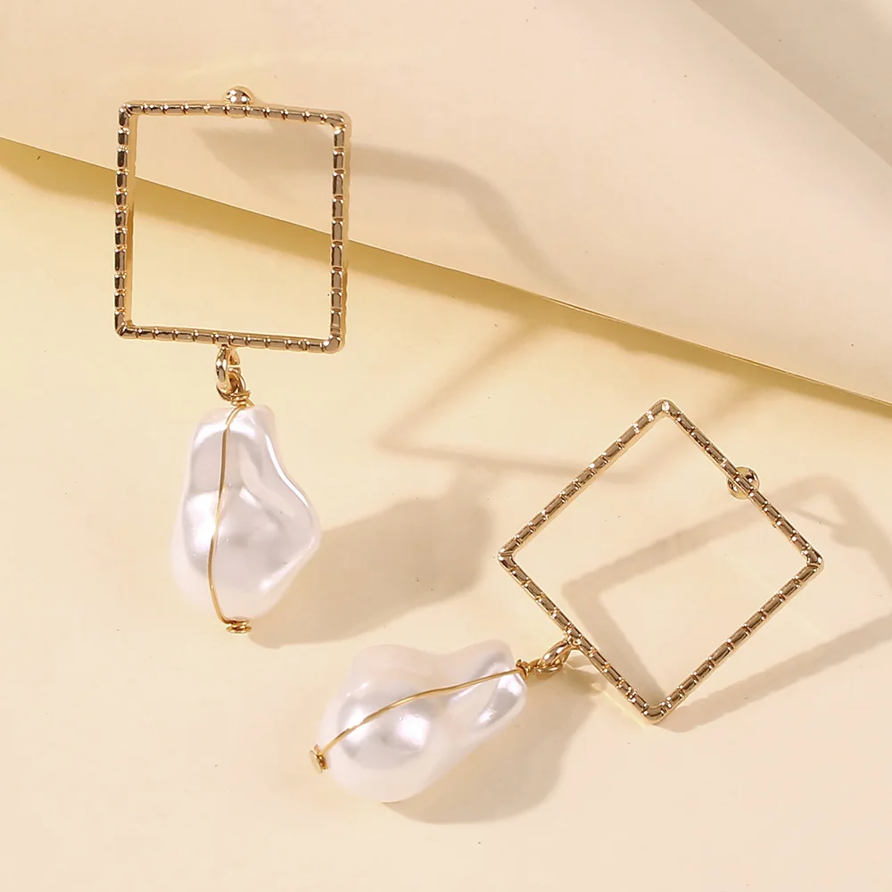 

Retro Geometric Drop Earrings Shiny Gold Color Bohemia Baroque Pearl Pedant Earrings Vintage Big Circle Hoop Ear Rings Jewelry