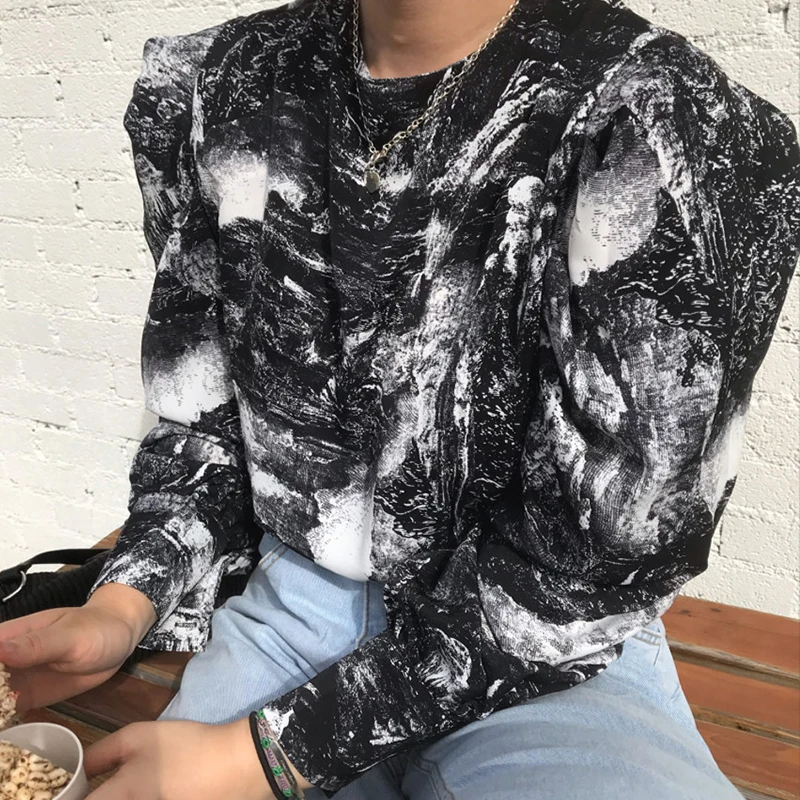 

RUGOD 2021 spring new round neck ink painting puff sleeve shirt