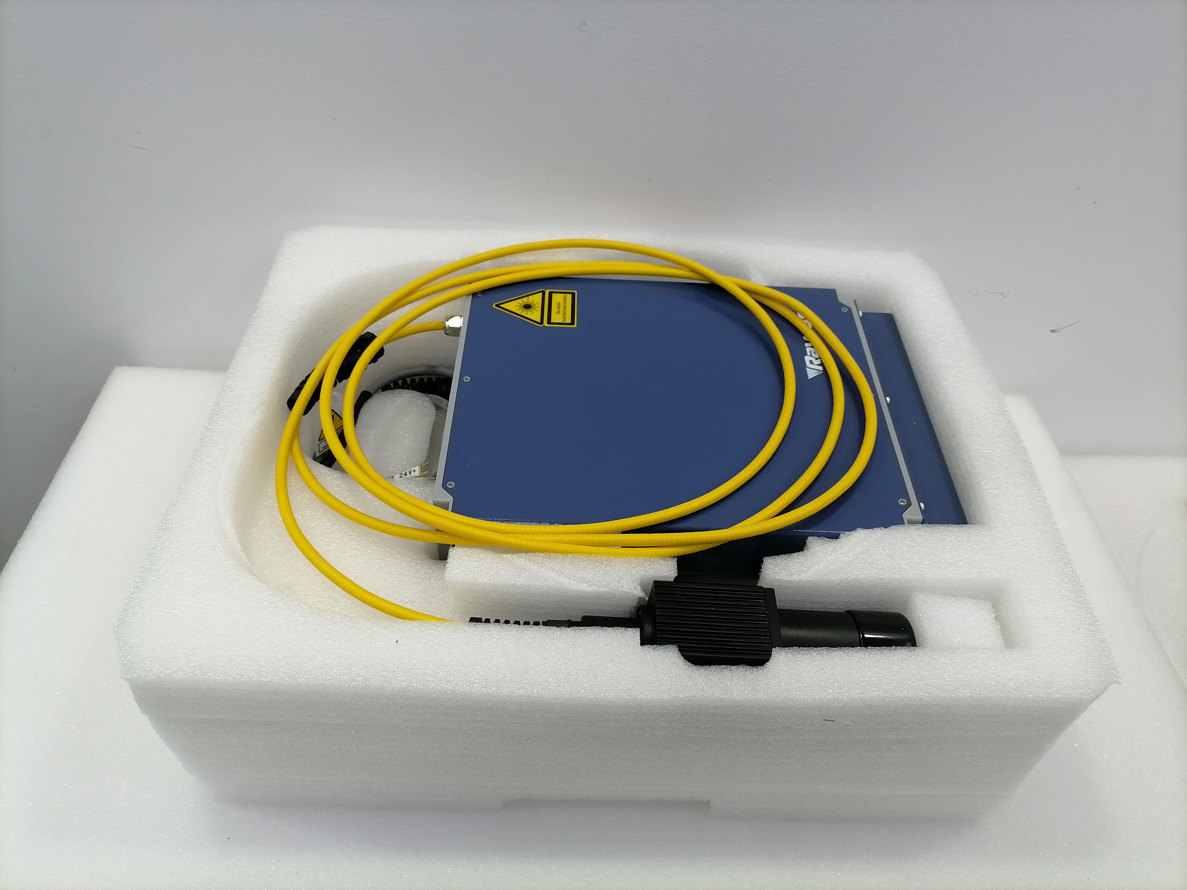 Волоконный лазерный источник Raycus импульсный 1064 нм 20 Вт 30 50 для лазерной