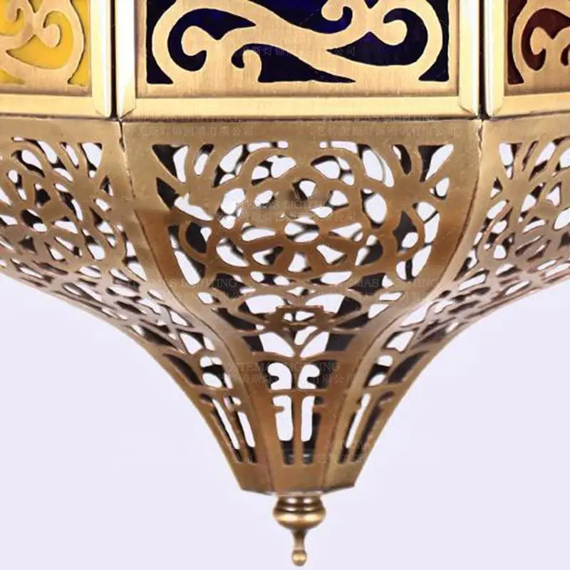 Небольшой арабский подвесной светильник из меди и разноцветного стекла на