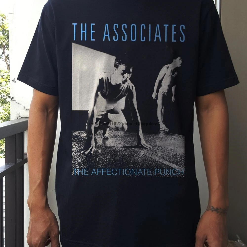 Футболка с надписью ассоциис |