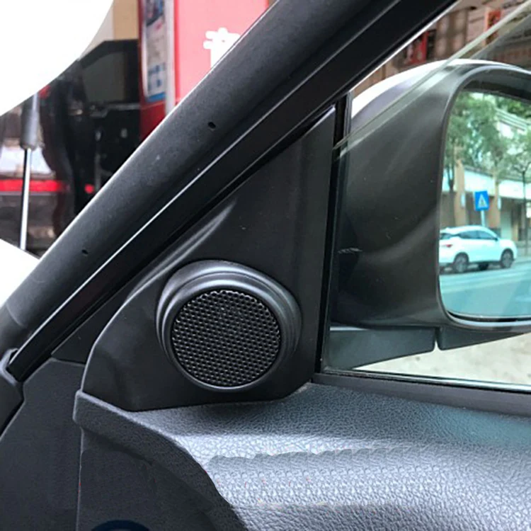 Автомобильный динамик с резиновым покрытием и креплением на дверь корпус