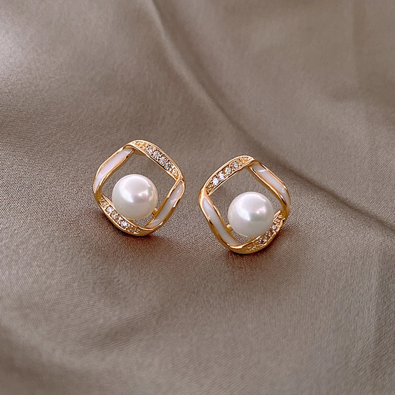 

2021 New Trendy Simulated Pearl Stud Earrings for Women Luxury Jewelry Party Elegant Pendientes Brincos Pendientes Bijoux