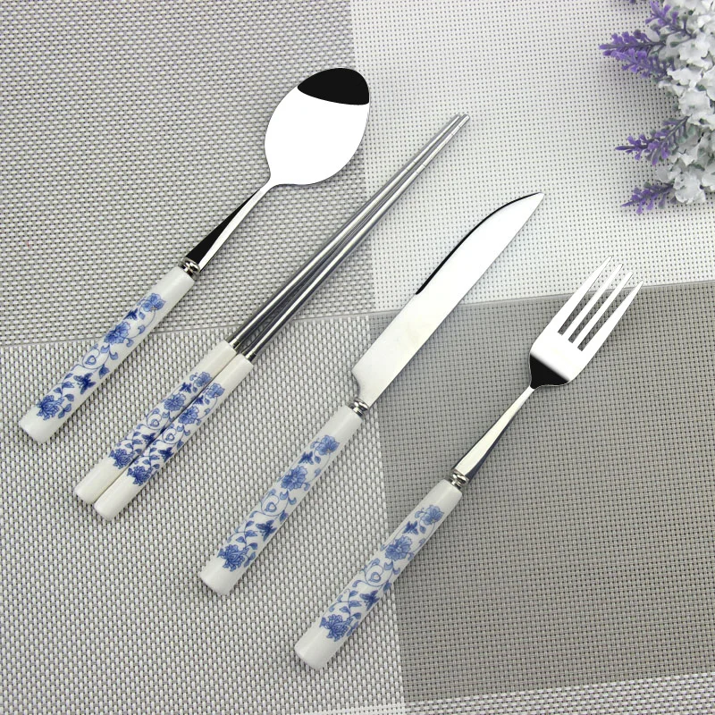 Фарфоровая посуда синего и белого цвета вилка ложка для ножей палочки еды из