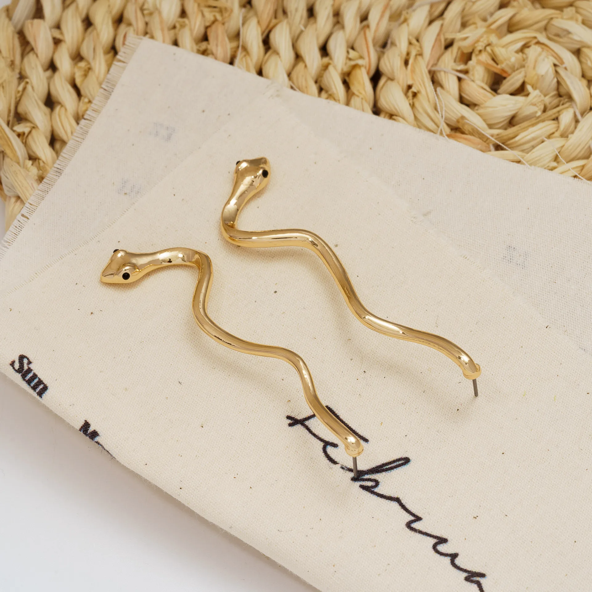 

Exaggerated Punk Long Gold Snake Shaped Drop Earrings For Women Party Jewelry Statement Personality Dangle Earring Accessories