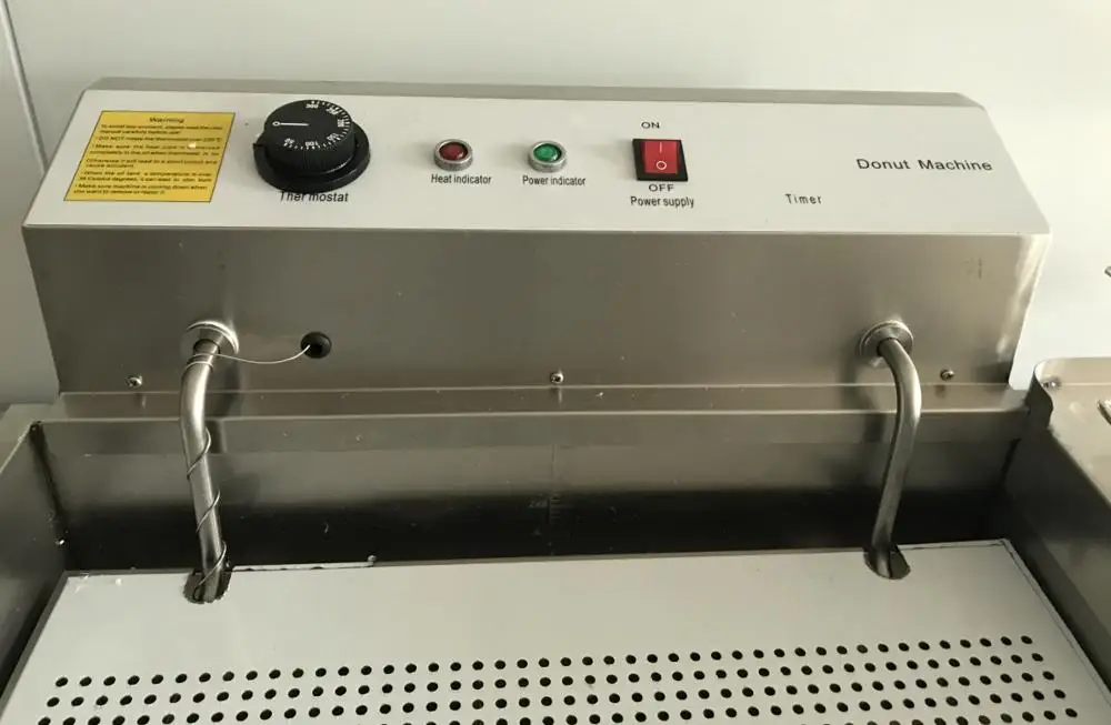 Машина для изготовления пончиков и шаров поставляется с 3 различными моделями |