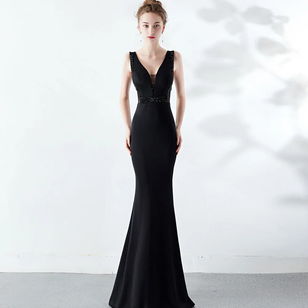 Женское платье с открытой спиной и бриллиантами летнее в пол глубоким v-образным