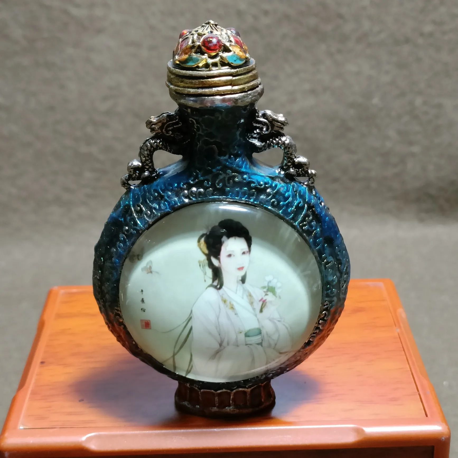 

Exquisite snuff bottle classical beauty luminous imitation Tibetan silver copper inlaid cloisonne