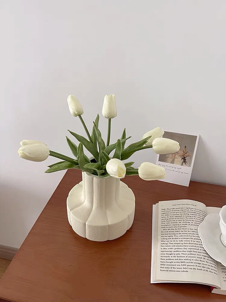 

Nordic Ins Style Flower Vase Decoracion Salon Casa Home Decor Gift Ceramic Decoration Recipiente Living Room Creamy White Petals