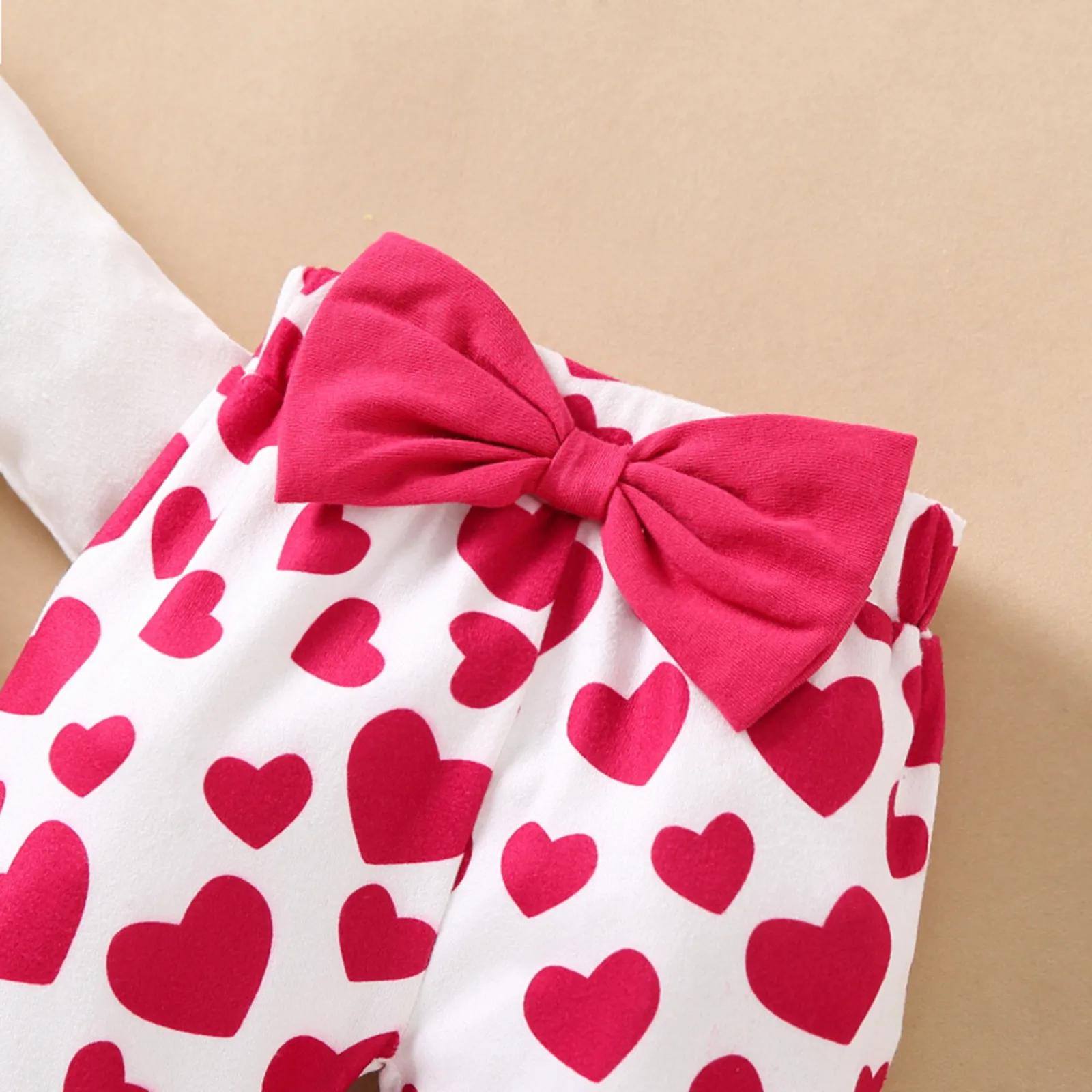 

Newborn Infant Baby Girl Clothes Set Winter Long Sleeve Heart Print Romper Bodysuit+Bowknot Pants+Headband Outfit Suit