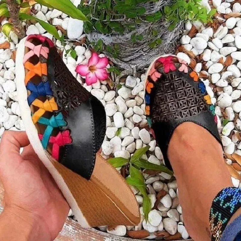 

2021 Women Wedge Heels Slippers Summer Beach Slippers Hollow Out Non-Slip Slides Ladies Elegant Ethnic Style Multi Color Sandals