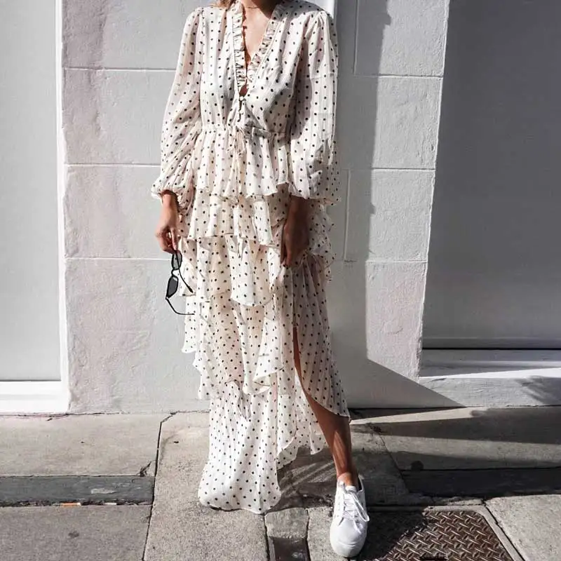 Женское платье-макси с оборками и завязками в несколько рядов летнее платье