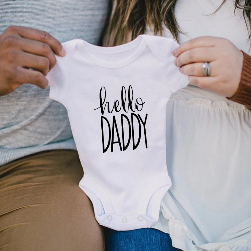 

Hello Daddy Pregnancy Announcement Newborn Baby Onesies Cute Baby Boys Girls Bodysuits Rompers Body Baby Clothes