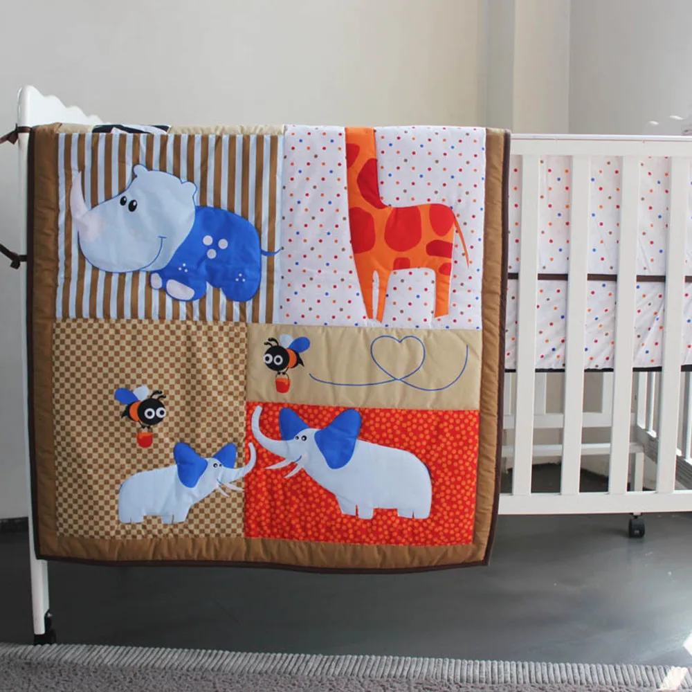 Комплект постельного белья для детей 3 предмета детской кроватки с вышивкой