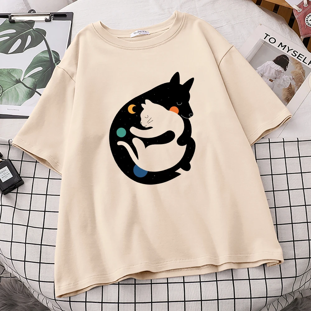 

Cat And Dog Hug And Sleep Cartoons Prints Male T Shirt Sport Comfortable T-Shirt Style Fit Tshirt Fashion High Quality Men Tops