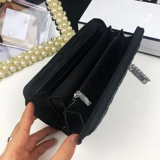 

Wallets & Holders